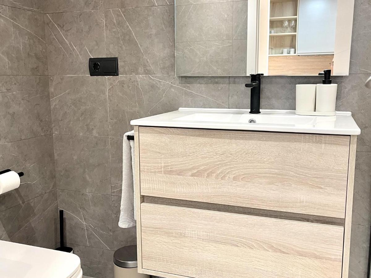 Apartbeach Michelangelo De Luxe Climatizado Y Junto Playa 08 سالو المظهر الخارجي الصورة