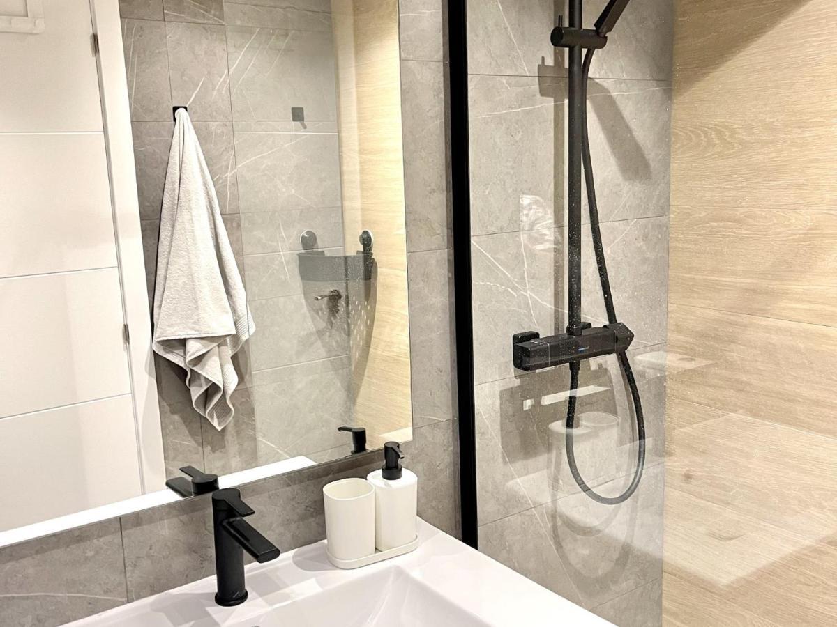 Apartbeach Michelangelo De Luxe Climatizado Y Junto Playa 08 سالو المظهر الخارجي الصورة