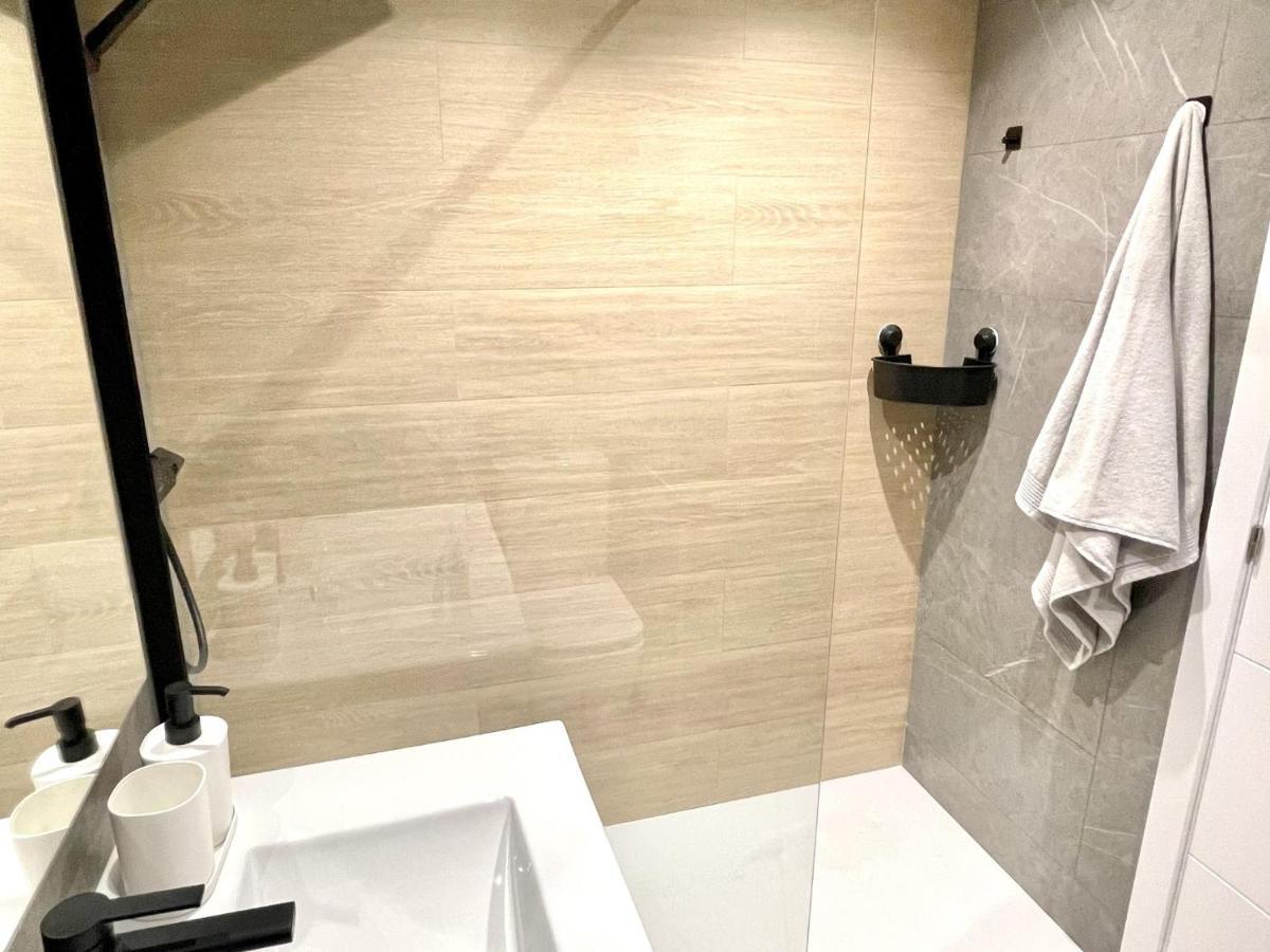 Apartbeach Michelangelo De Luxe Climatizado Y Junto Playa 08 سالو المظهر الخارجي الصورة